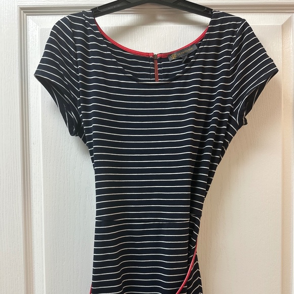 Outback Red Dress - Picture 1 of 2